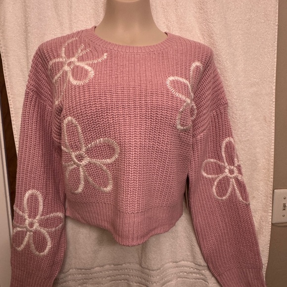A woman’s sweater size large brand new, never worn - Picture 3 of 3